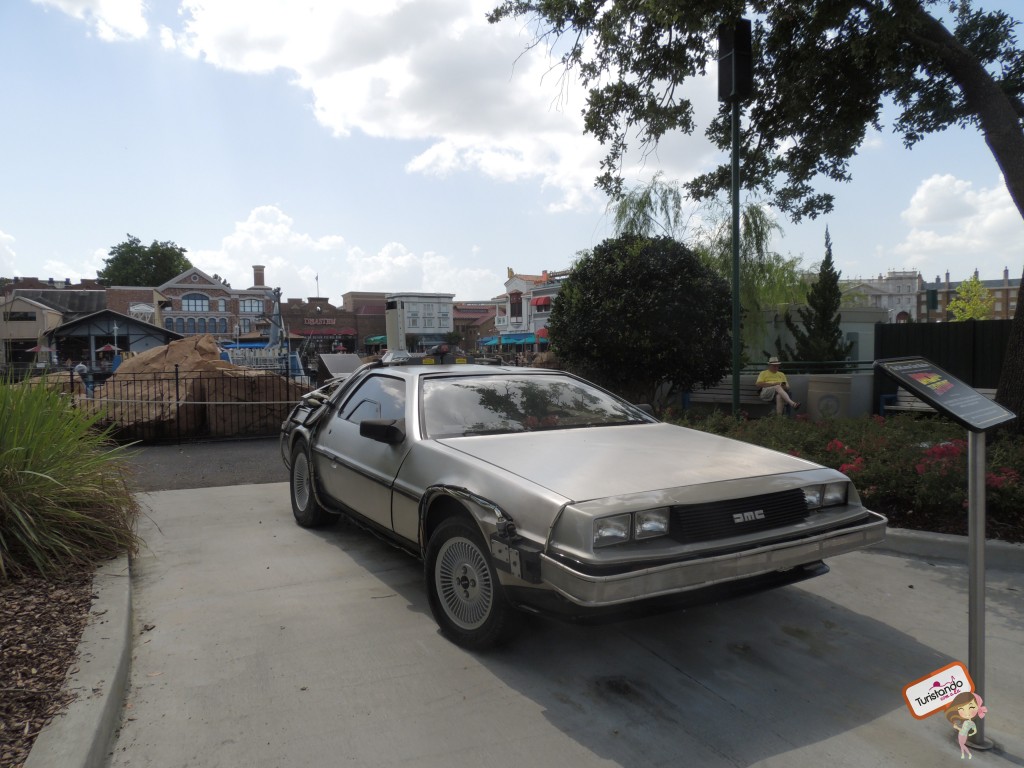 E o famoso carro Delorean do De volta para o Futuro