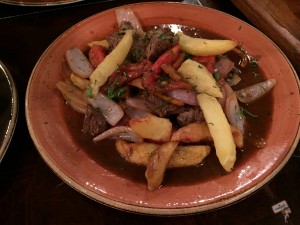 Lomo Saltado no Pacnhita em Miraflores Lima