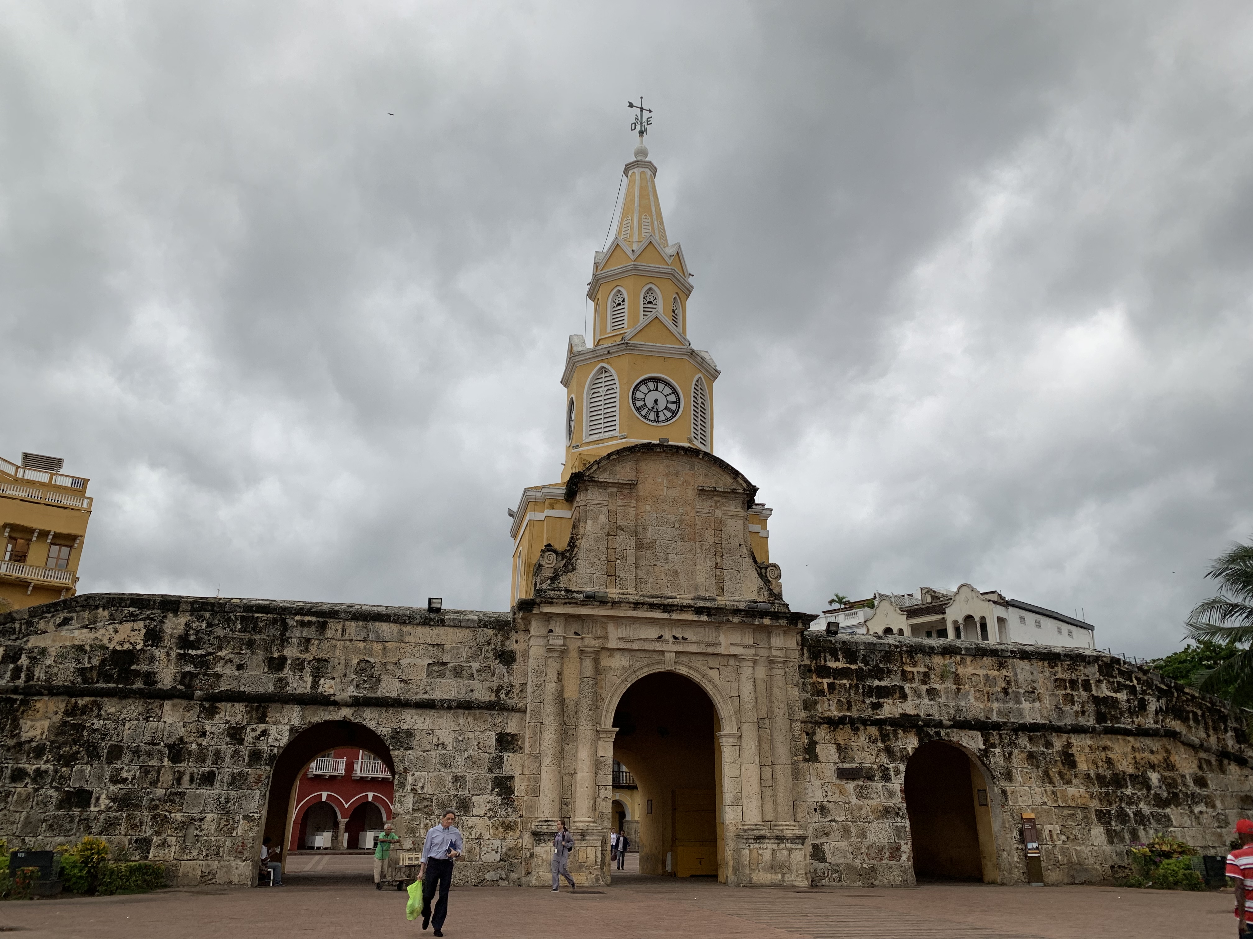 torre del reloj é uma das atrações de o que fazer em cartagena das índias